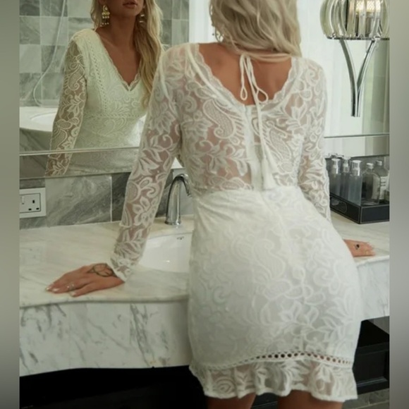 Elegant Lace Long Sleeve Dress in Cream (907) - Picture 15 of 15